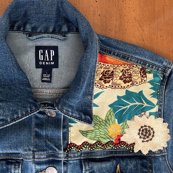 Frida Kahlo Theme GAP Jeans Jacket (Size S) - Picture 2 of 6